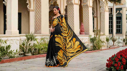 The Easiest Way to Look Glam in a Lightweight Saree
