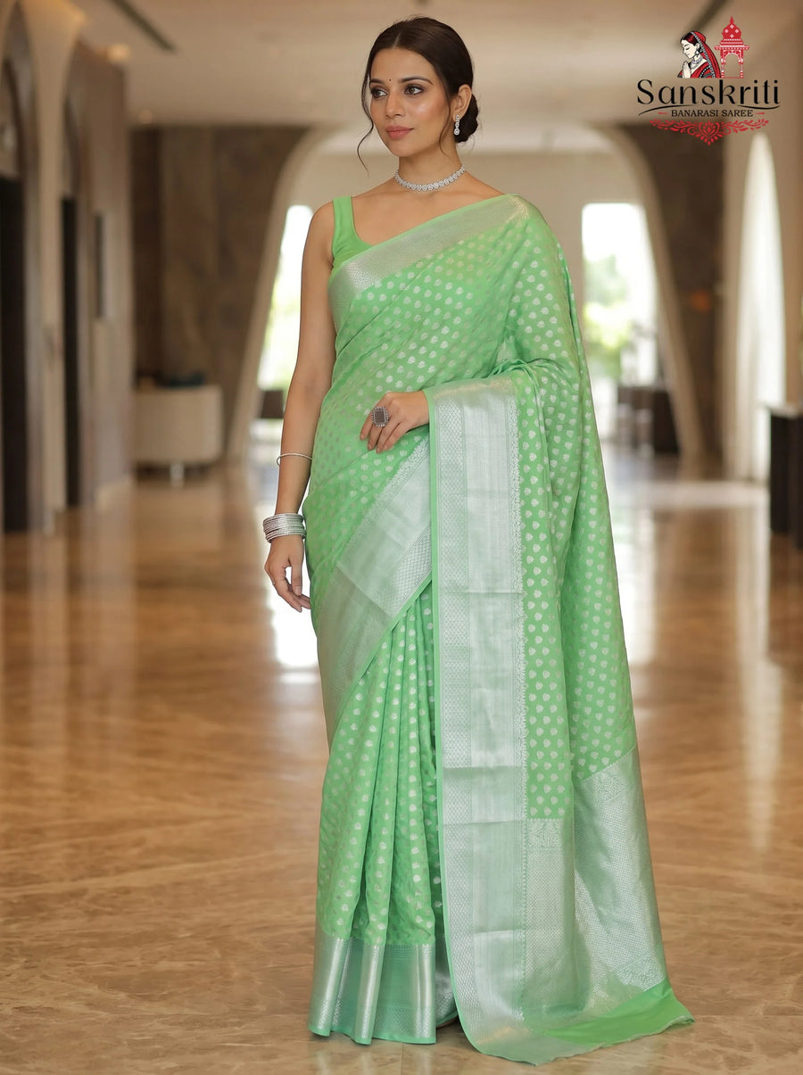 Kanchipuram (Kanjivaram) Silk Saree with Silver Zari Work – Elegant Traditional Wear (6.25 Meters)