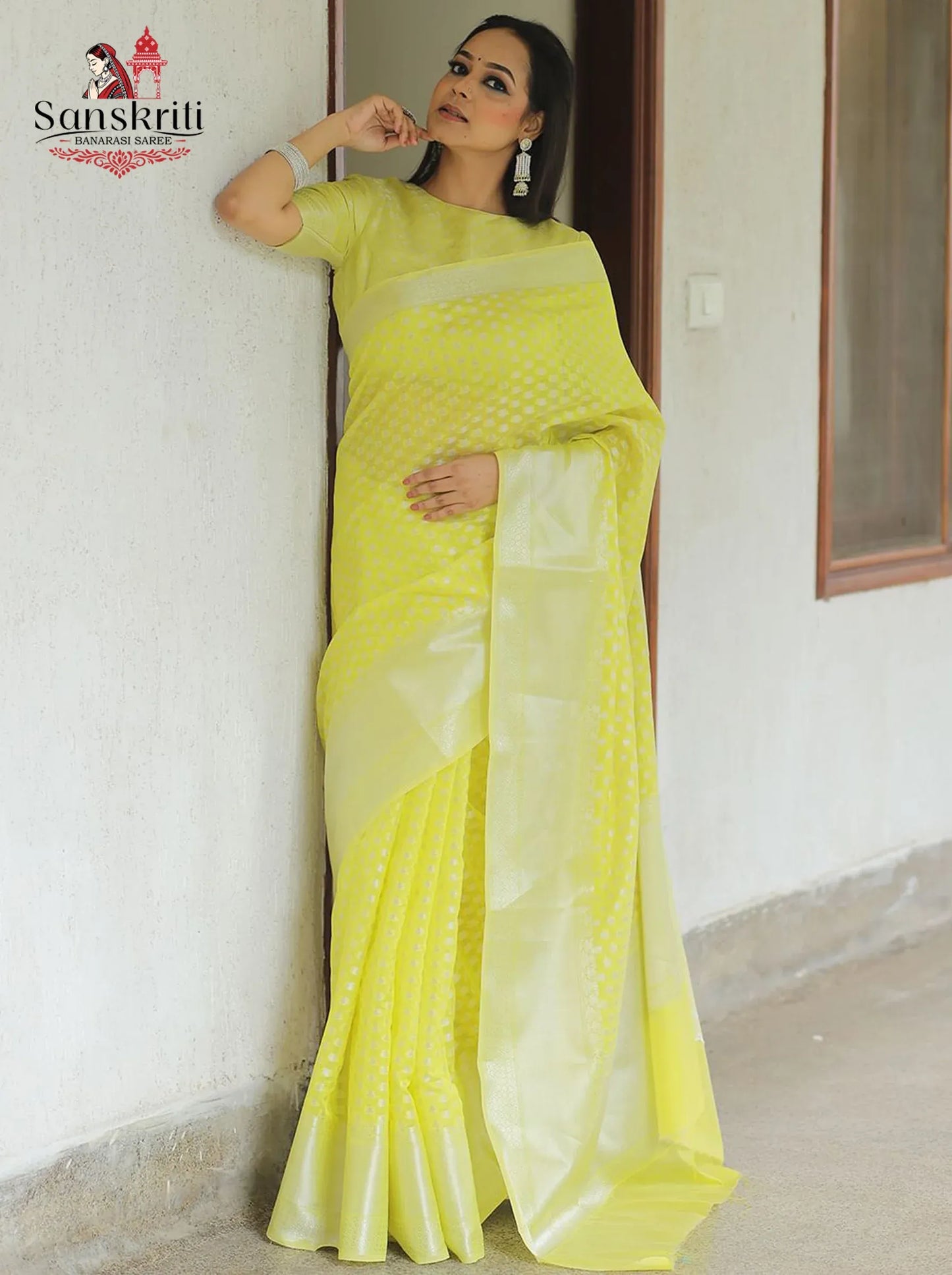 Kanchipuram (Kanjivaram) Silk Saree with Silver Zari Work – Elegant Traditional Wear (6.25 Meters)